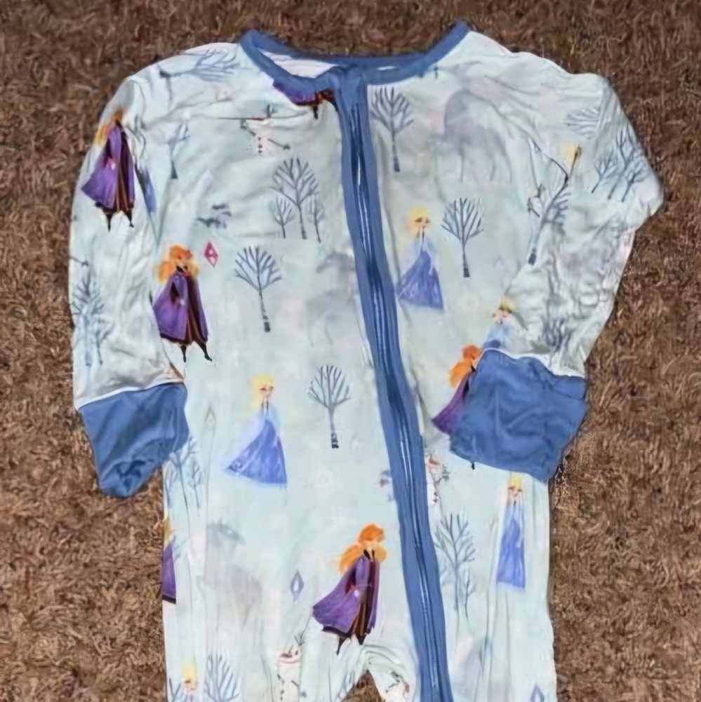 Elsa & anna little sleepies zippy size 12/18m
